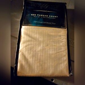 Home Style Pillowcases, NWT, Set of 2, King Size, 100% Cotton Damask Weave